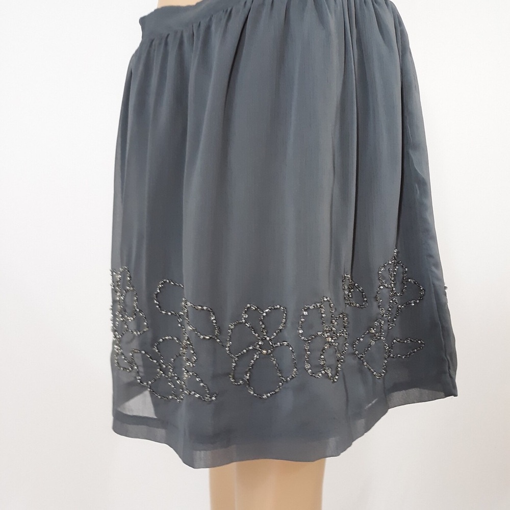 Jennifer Lopez grey skirt